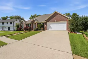 911 Oak Leaf St, La Porte, TX 77571 - Photo 2