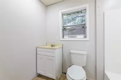 704 W Willis Street, Alvin, TX 77511 - Photo 6