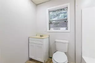 704 W Willis St, Alvin, TX 77511 - Photo 6