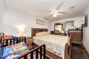 403 S Hill St, Alvin, TX 77511 - Photo 22