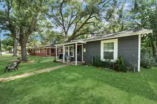 403 S Hill St, Alvin, TX 77511 - Photo 8