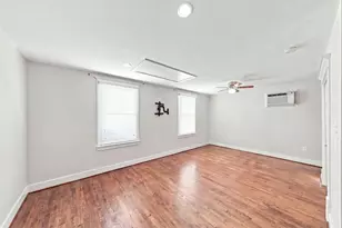 1329 Lawrence St, Houston, TX 77008 - Photo 32