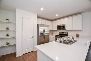 9315 Sierra Pt Wy, Baytown, TX 77521 - Photo 10