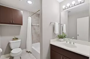 8715 Meadowcroft Dr, Houston, TX 77063 - Photo 16