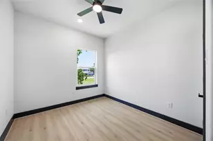 4630 Edfield St, Houston, TX 77033 - Photo 14