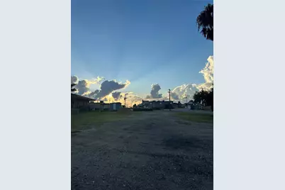 6 Herring Drive, Hitchcock, TX 77563 - Photo 4