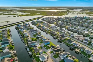 621 Warsaw St, Bayou Vista, TX 77563 - Photo 10