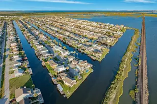 621 Warsaw St, Bayou Vista, TX 77563 - Photo 8