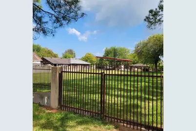 3710 19th Street N, Texas City, TX 77590 - Photo 4