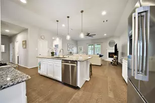 911 River Crossing Dr, Conroe, TX 77384 - Photo 12
