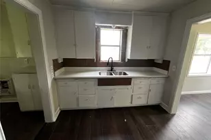 1805 E North St, Victoria, TX 77901 - Photo 6