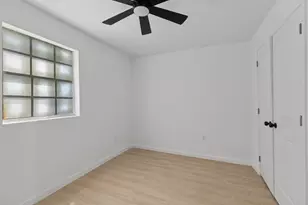 6840 Fairway Dr, Houston, TX 77087 - Photo 16