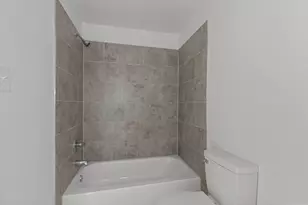 6840 Fairway Dr, Houston, TX 77087 - Photo 18
