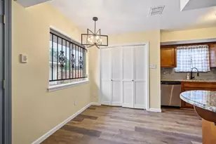 4910 Teton St, Houston, TX 77033 - Photo 8