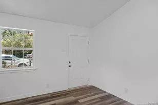 512 Vickers Ave, San Antonio, TX 78211 - Photo 10