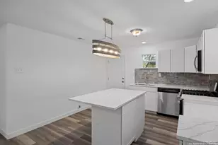 512 Vickers Ave, San Antonio, TX 78211 - Photo 8