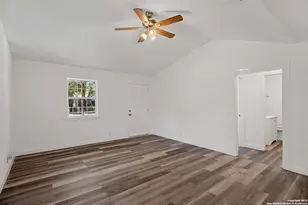 512 Vickers Ave, San Antonio, TX 78211 - Photo 14