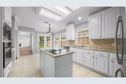 58 W Sienna Place, The Woodlands, TX 77382 - Photo 12