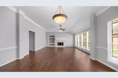 58 W Sienna Place, The Woodlands, TX 77382 - Photo 4