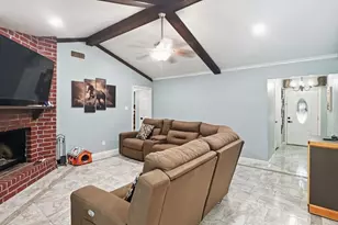 5815 Scenic Dr, Beaumont, TX 77713 - Photo 2