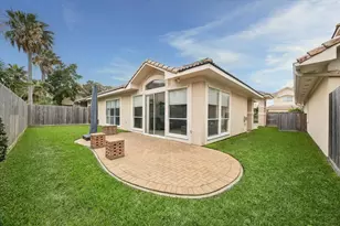 316 Harborside Cir, League City, TX 77565 - Photo 8