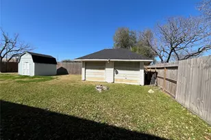 233 E Vaughn Ln, Deer Park, TX 77536 - Photo 2