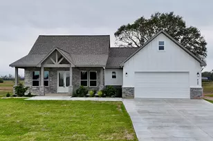 925 Buffalo Trail, Angleton, TX 77515 - Photo 2