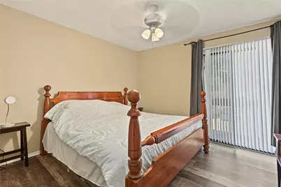 2521 Crosstimbers Street #H1, Huntsville, TX 77320 - Photo 18