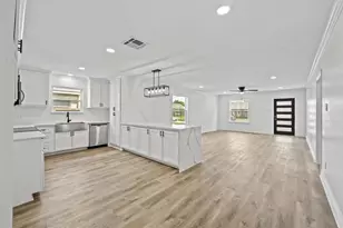 1404 Des Jardines St, Houston, TX 77023 - Photo 6