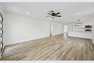 1404 Des Jardines Street, Houston, TX 77023 - Photo 8