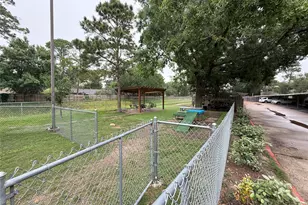 13022 Trail Hollow Dr, Houston, TX 77079 - Photo 22