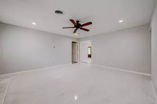 4506 Mimosa Dr, Bellaire, TX 77401 - Photo 16