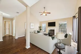 22 Camberwell Ct, The Woodlands, TX 77380 - Photo 4