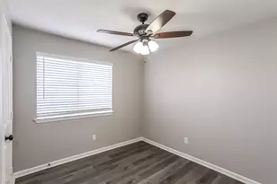 10518 Southway Bend Ln, Houston, TX 77034 - Photo 14