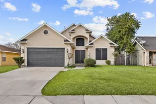 2305 Huntington Dr, Pasadena, TX 77506 - Photo 1
