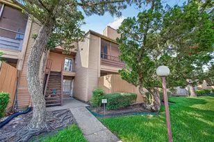10555 Turtlewood Ct, Houston, TX 77072 - Photo 4