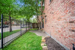 2719 La Branch St, Houston, TX 77004 - Photo 4