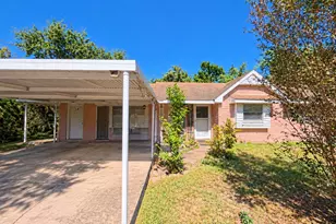 427 Doverfield Dr, Houston, TX 77037 - Photo 2