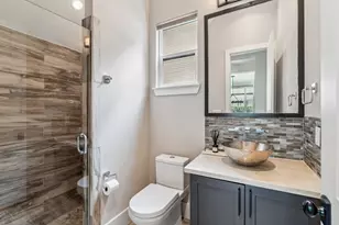 815 E 27th St, Houston, TX 77009 - Photo 16