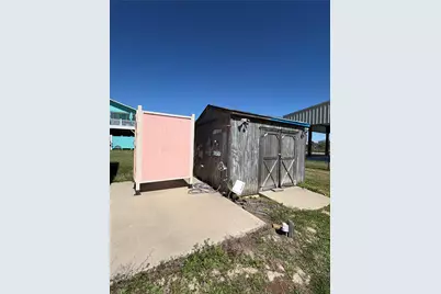 950 Clara Street, Crystal Beach, TX 77650 - Photo 4