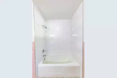 1220 N Avenue I, Shiner, TX 77984 - Photo 14