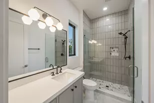 2538 Addison Rd, Houston, TX 77030 - Photo 46