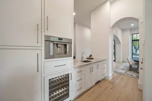 2538 Addison Rd, Houston, TX 77030 - Photo 16