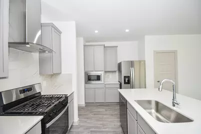 2818 Bethnal Garden Way, Houston, TX 77047 - Photo 4