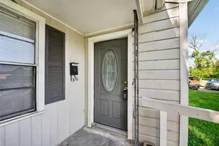 4909 Holloway Dr, Houston, TX 77048 - Photo 2