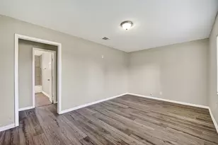 4909 Holloway Dr, Houston, TX 77048 - Photo 4