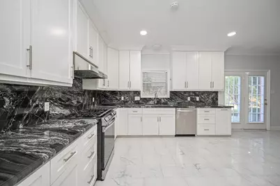 19207 Poplar Trails Lane, Tomball, TX 77375 - Photo 2