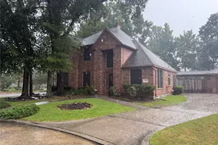 2010 Trail Water Ct, Houston, TX 77339 - Photo 2