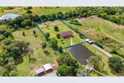4933 1/2 Powers Ln, Alvin, TX 77511 - Photo 2