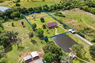 4933 1/2 Powers Ln, Alvin, TX 77511 - Photo 2